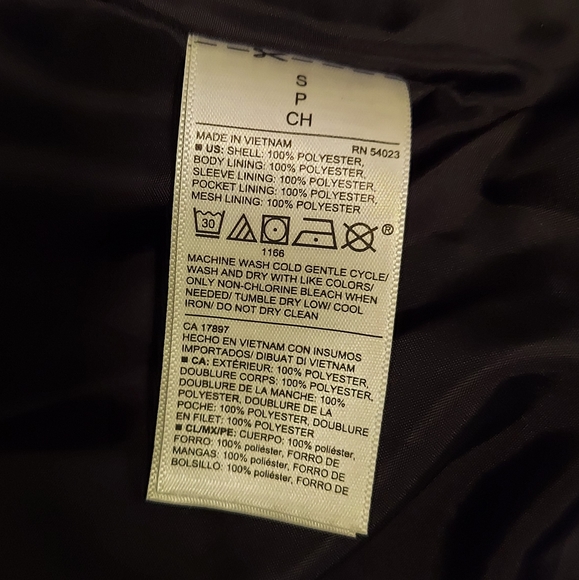 NWOT mens Old Navy lightweight jacket with hood and lots of pockets - Picture 12 of 12